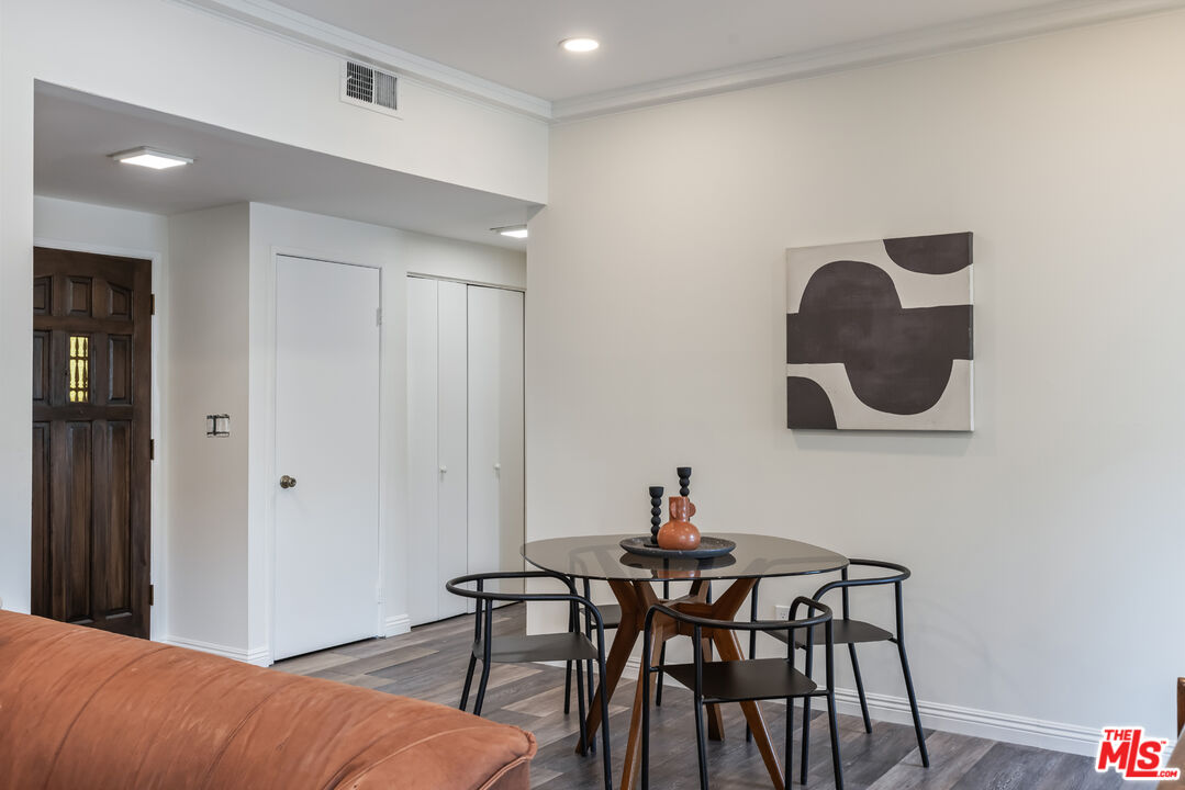 234 N Kenwood St Unit: 208