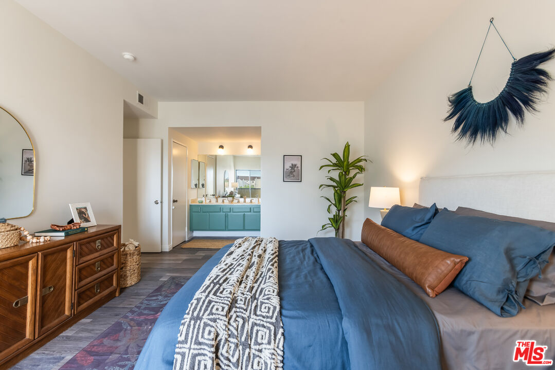 234 N Kenwood St Unit: 208