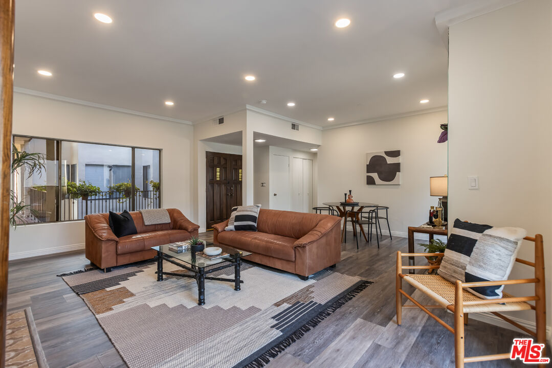 234 N Kenwood St Unit: 208