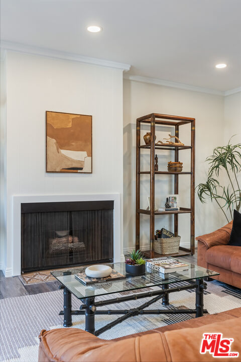 234 N Kenwood St Unit: 208