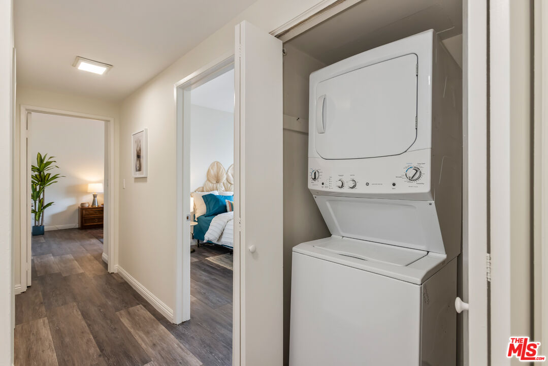 234 N Kenwood St Unit: 208