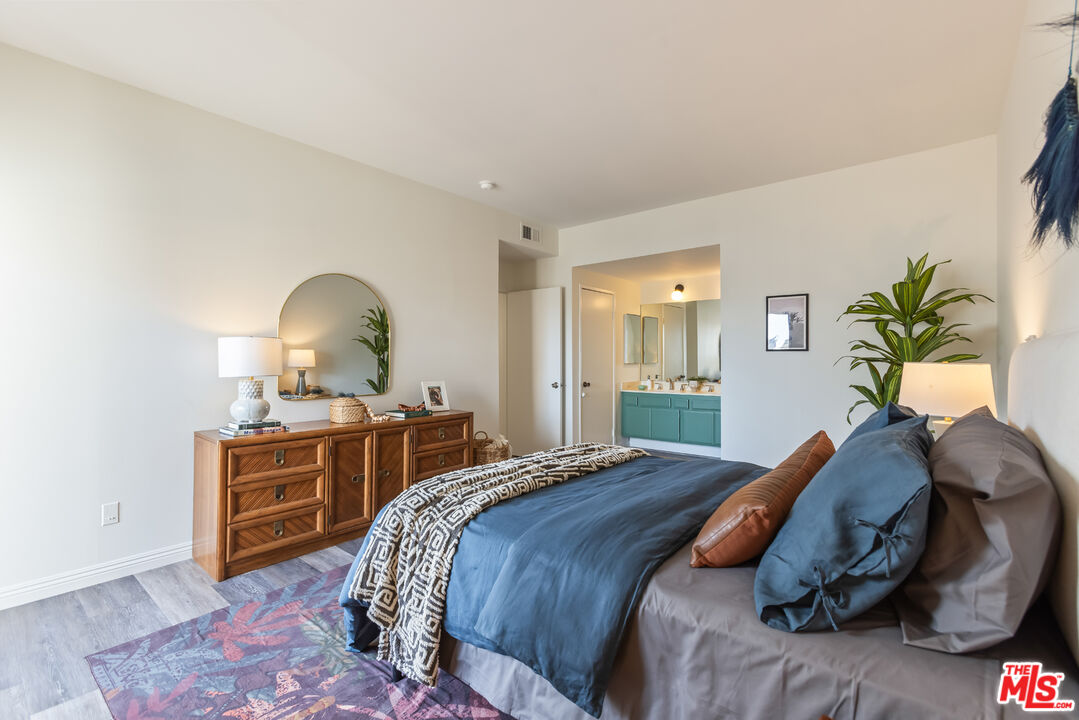 234 N Kenwood St Unit: 208