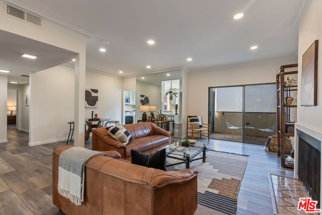 234 N Kenwood St Unit: 208