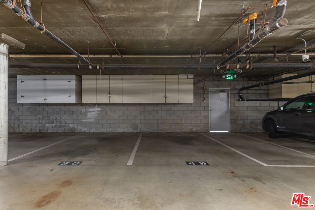 234 N Kenwood St Unit: 208