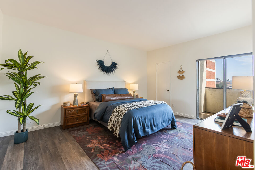 234 N Kenwood St Unit: 208