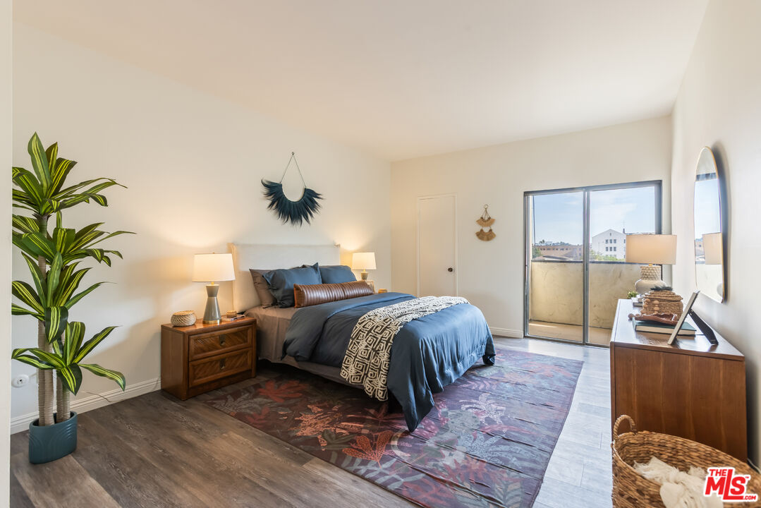 234 N Kenwood St Unit: 208