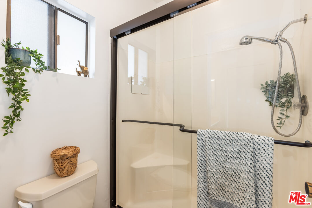 234 N Kenwood St Unit: 208