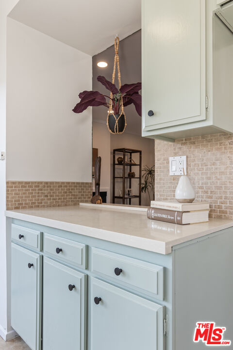 234 N Kenwood St Unit: 208