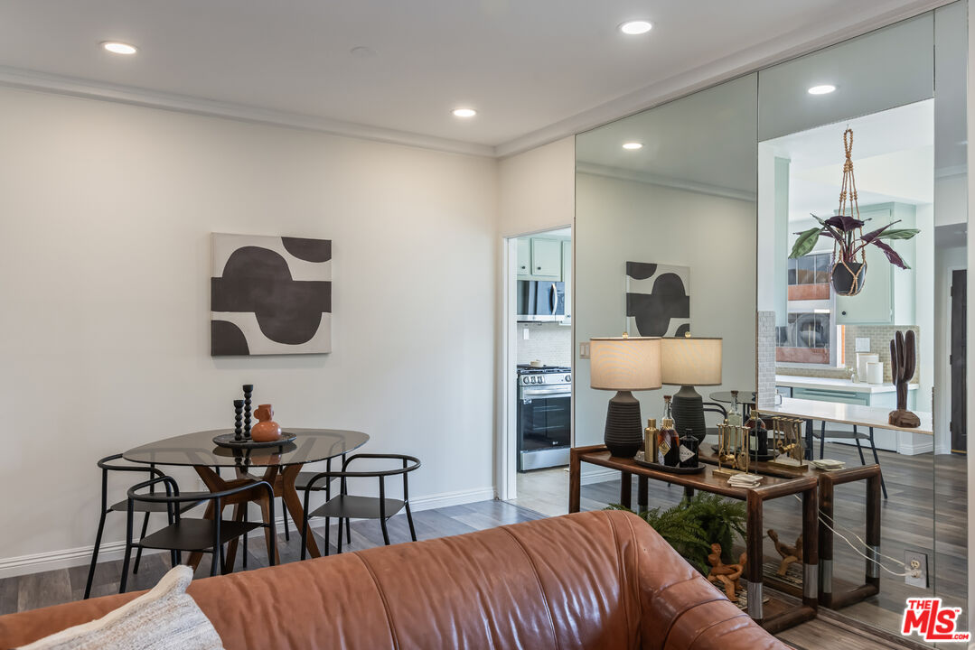 234 N Kenwood St Unit: 208