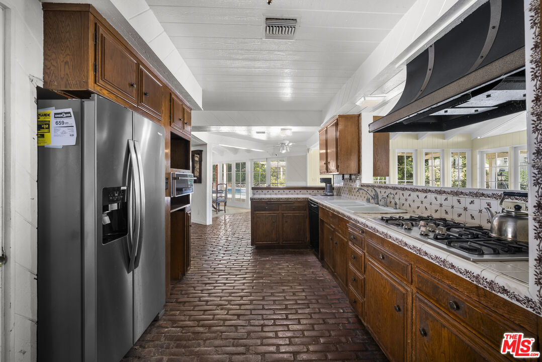 3533 Willowcrest Ave