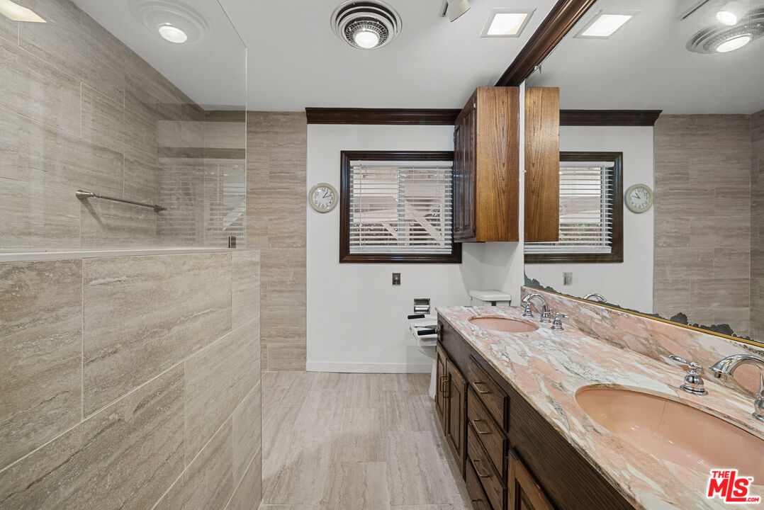 3533 Willowcrest Ave