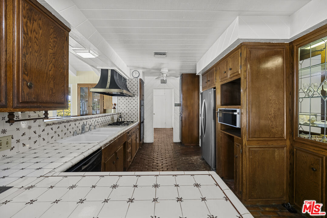 3533 Willowcrest Ave