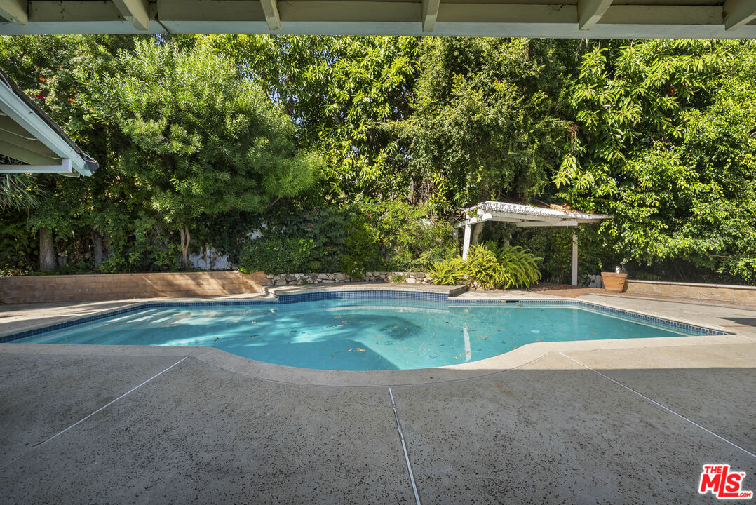 3533 Willowcrest Ave