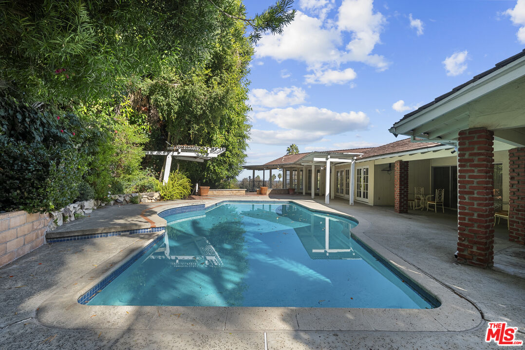 3533 Willowcrest Ave