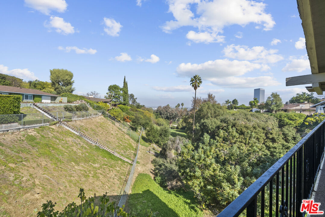 3533 Willowcrest Ave