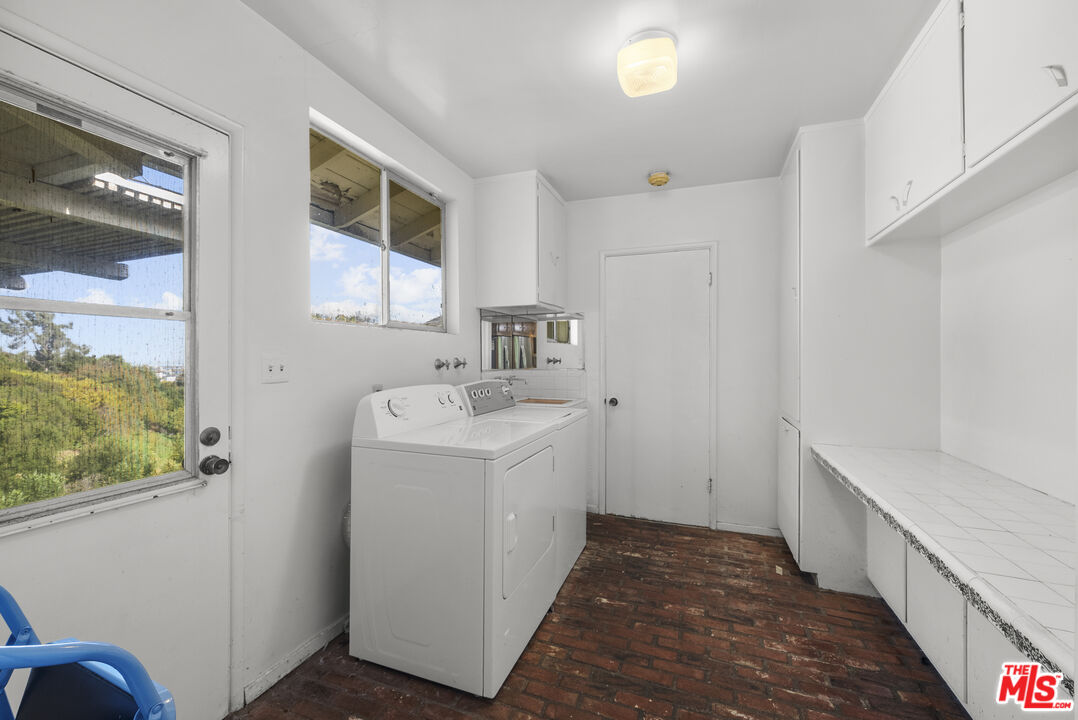 3533 Willowcrest Ave