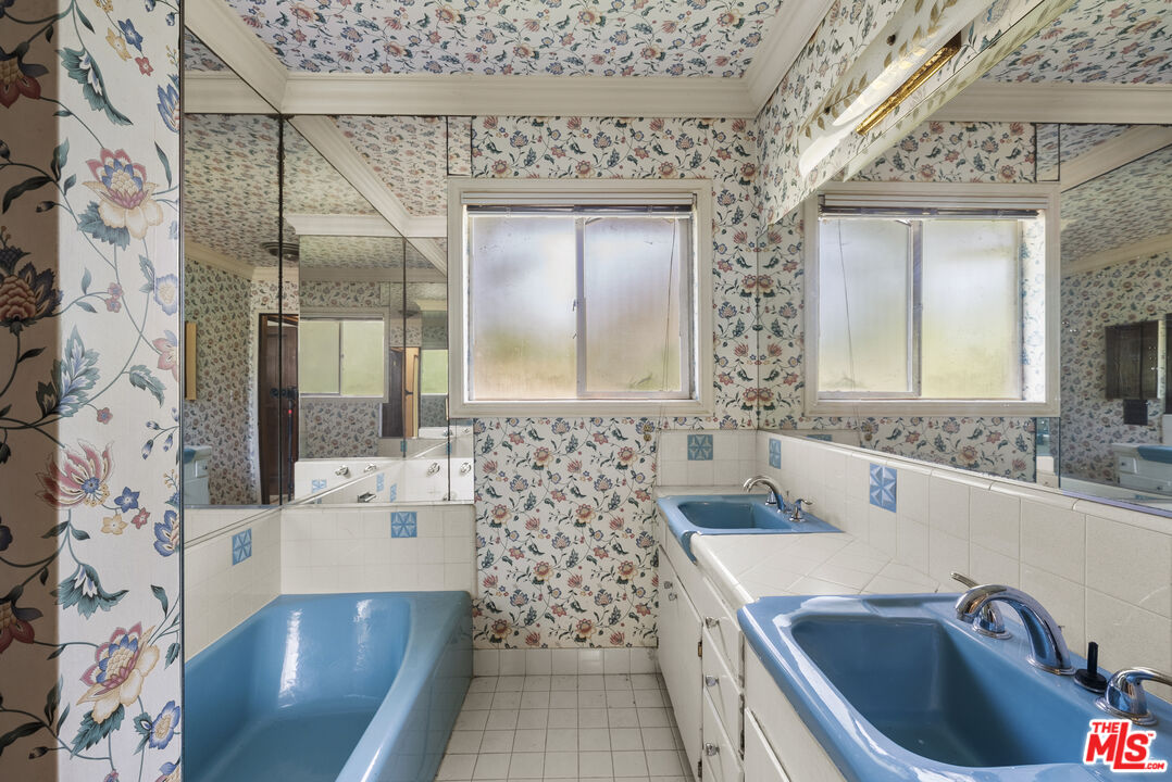 3533 Willowcrest Ave