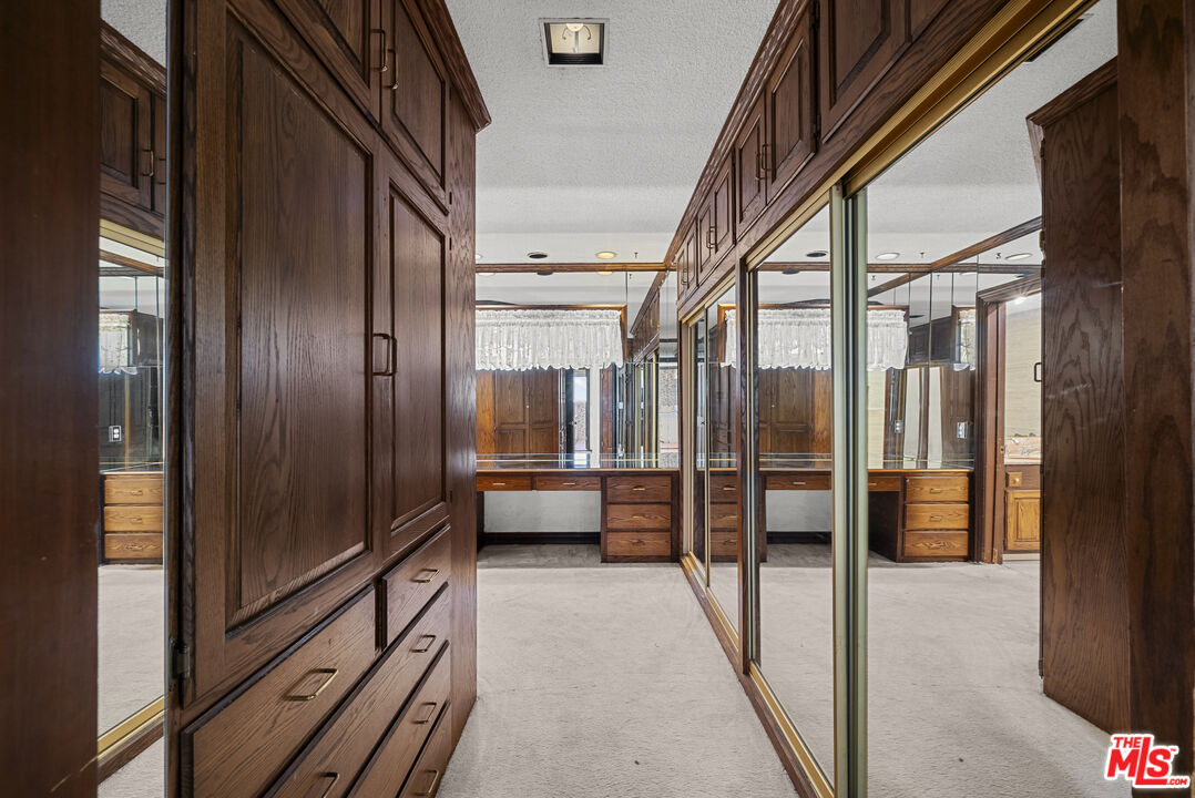 3533 Willowcrest Ave