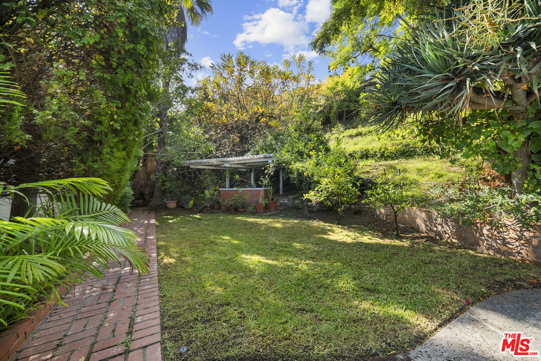 3533 Willowcrest Ave