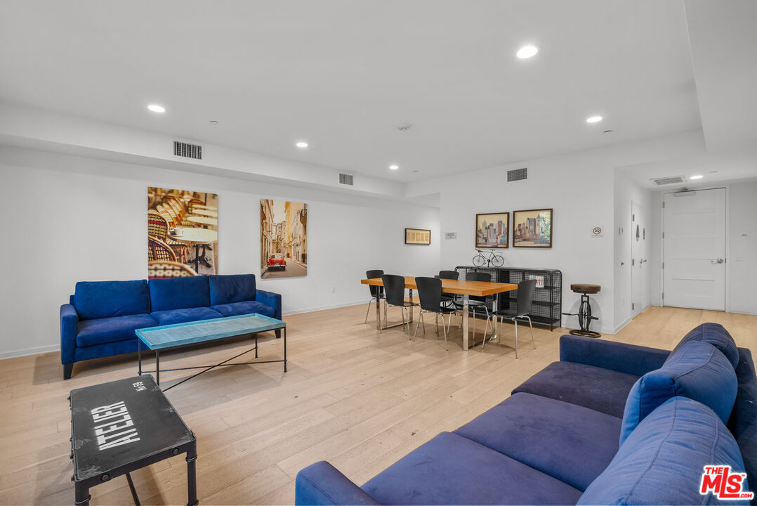4240 Laurel Canyon Blvd Unit: 401