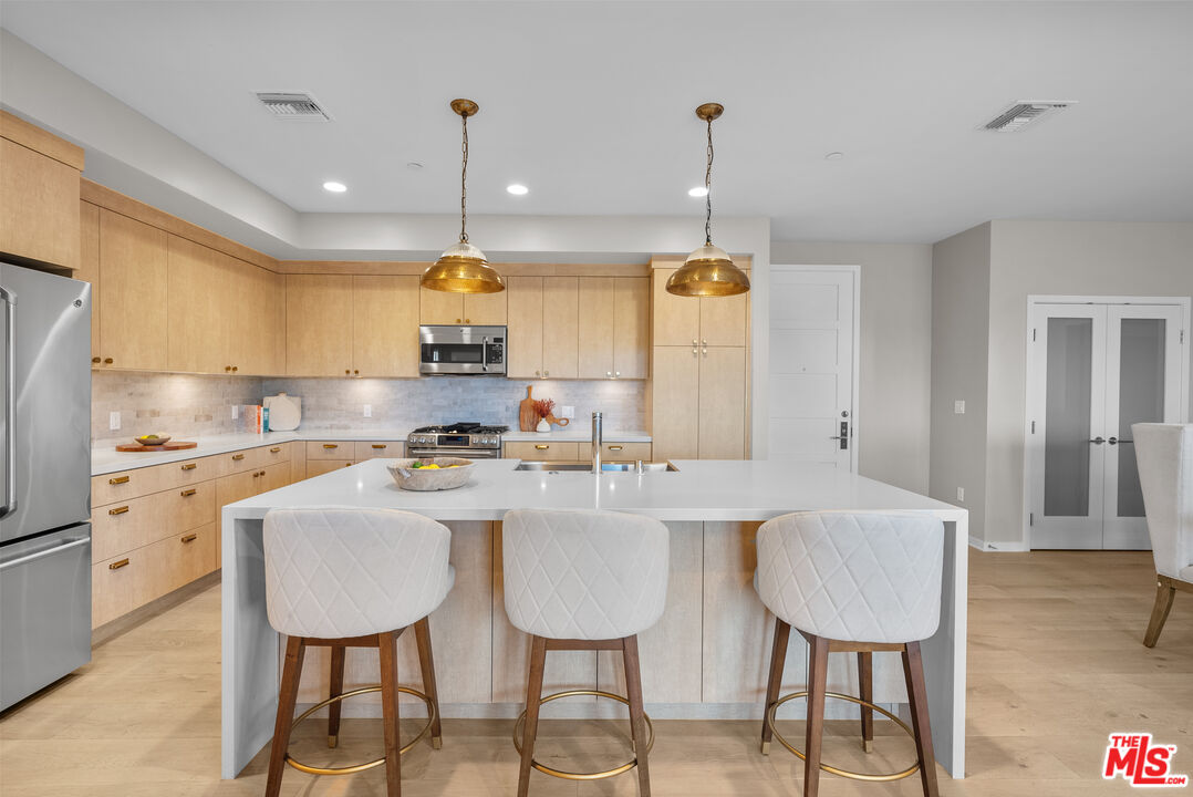 4240 Laurel Canyon Blvd Unit: 401