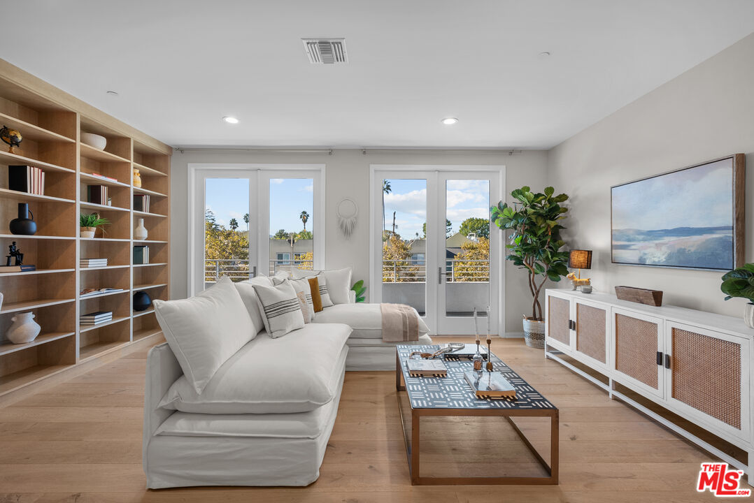 4240 Laurel Canyon Blvd Unit: 401