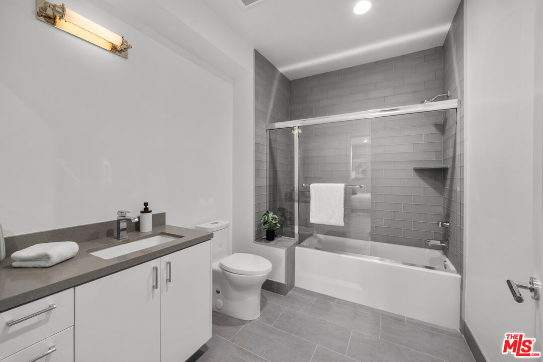 4240 Laurel Canyon Blvd Unit: 401