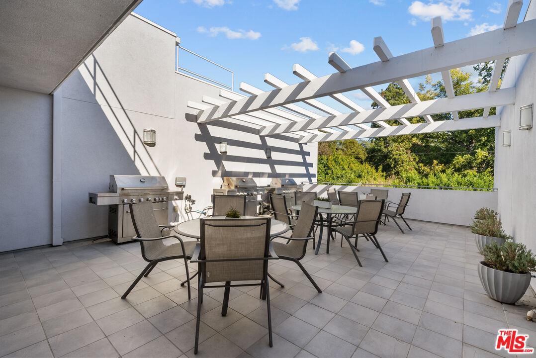 4240 Laurel Canyon Blvd Unit: 401