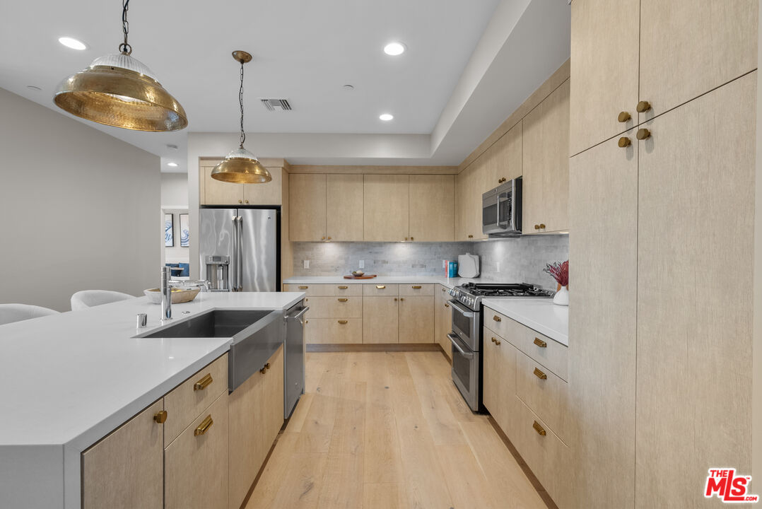 4240 Laurel Canyon Blvd Unit: 401