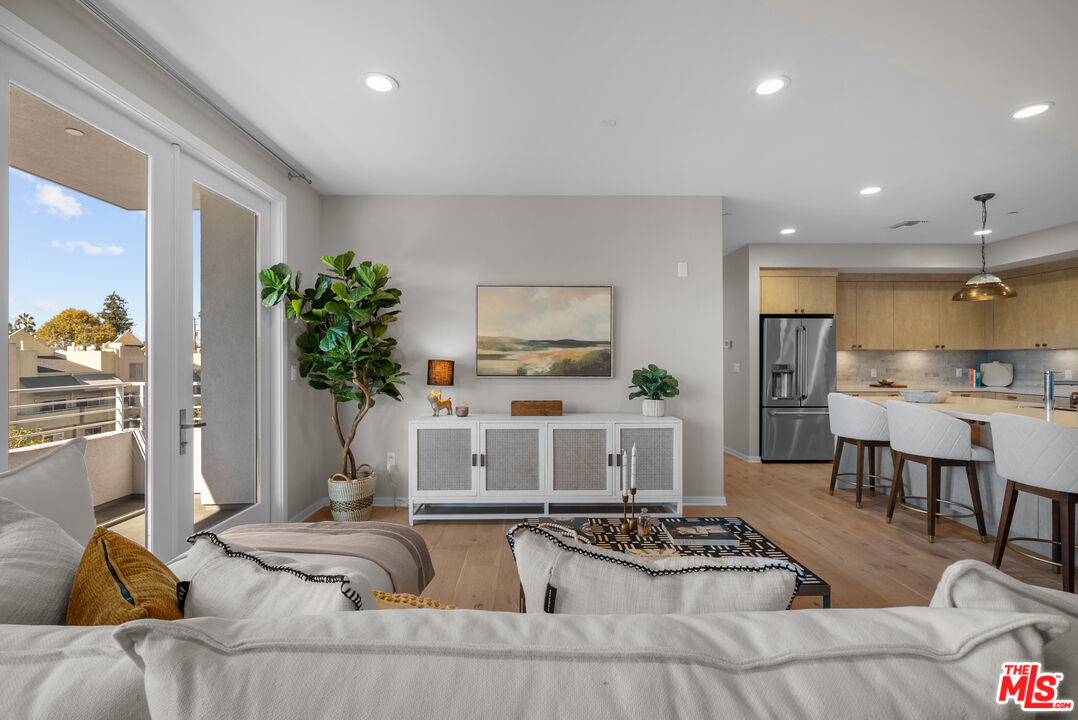 4240 Laurel Canyon Blvd Unit: 401