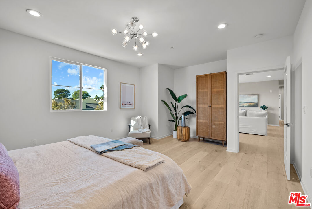 4240 Laurel Canyon Blvd Unit: 401