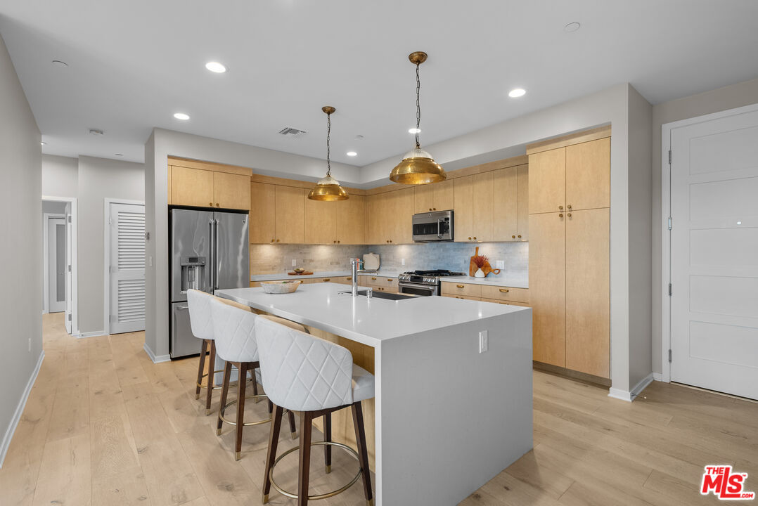 4240 Laurel Canyon Blvd Unit: 401