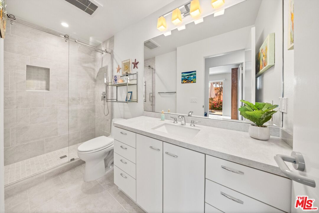 4297 Carpinteria Ave Unit: 8