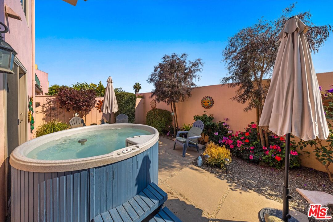 4297 Carpinteria Ave Unit: 8