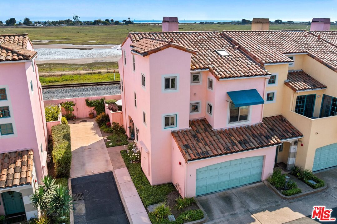 4297 Carpinteria Ave Unit: 8