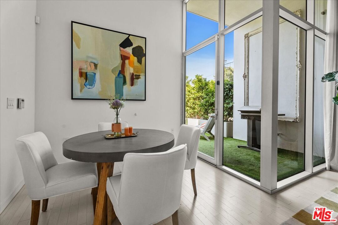 7917 Willoughby Ave Unit: 2