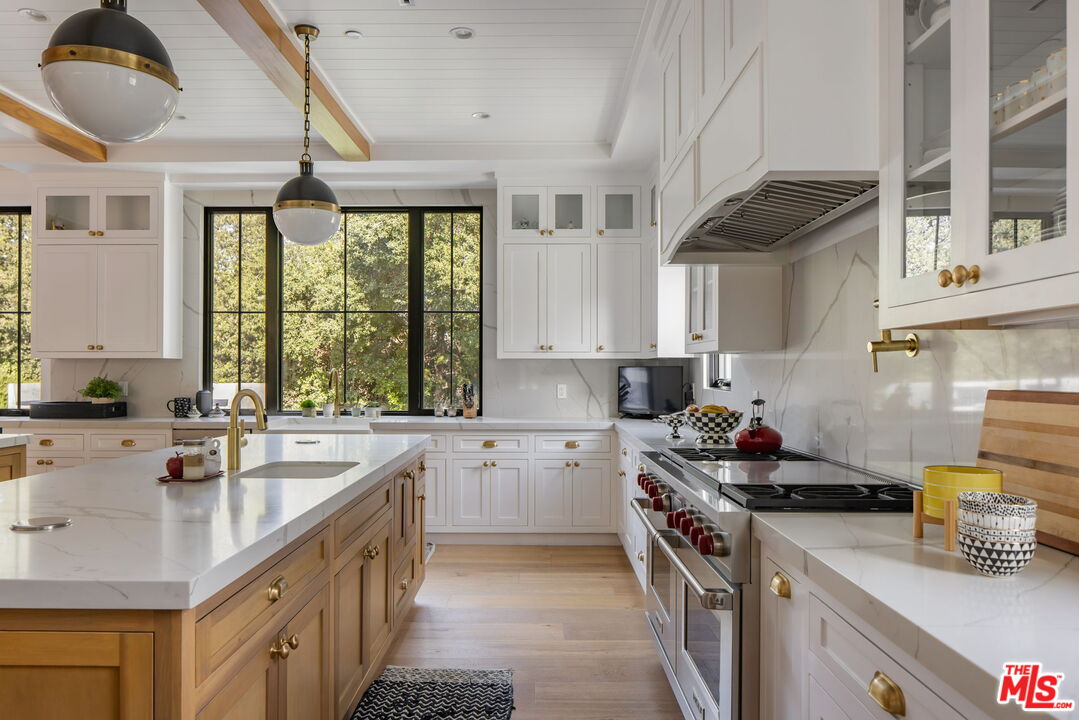 16101 Royal Mount Dr