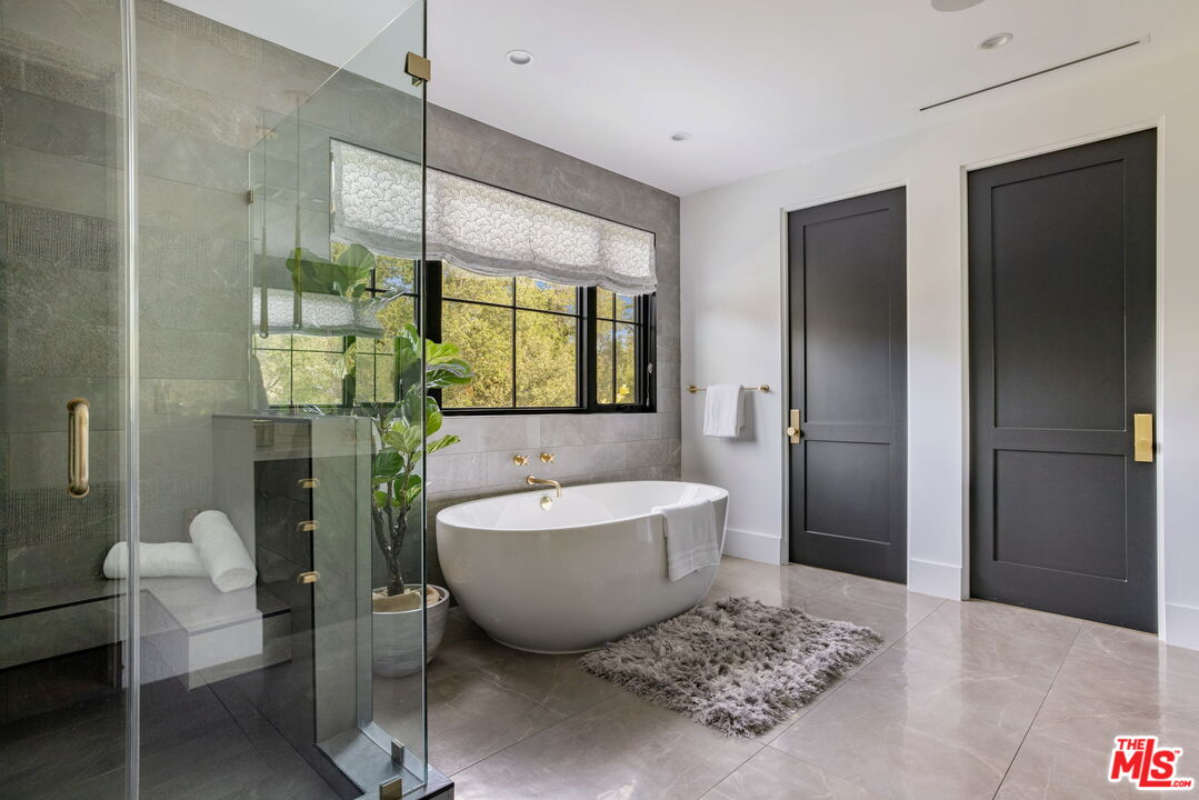 16101 Royal Mount Dr