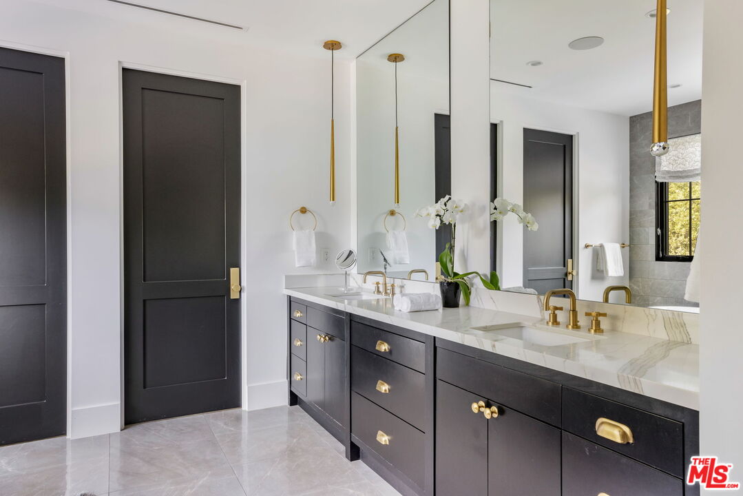 16101 Royal Mount Dr