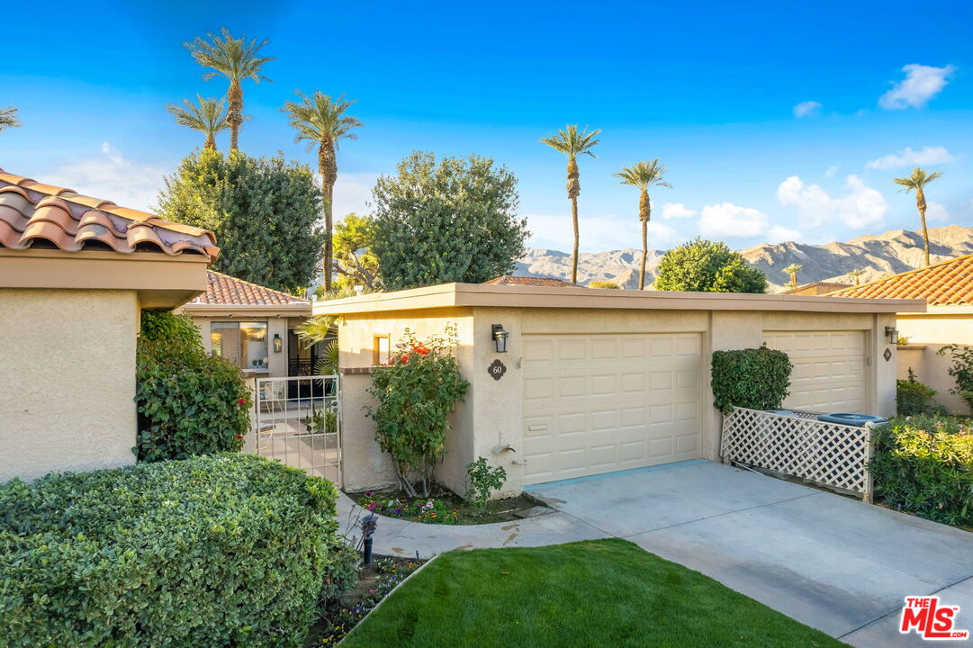 60 La Ronda Dr