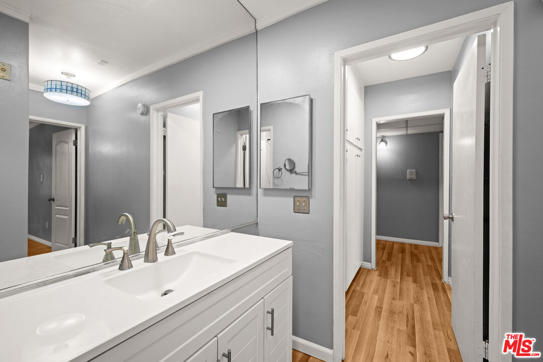 12801 Moorpark St Unit: 308