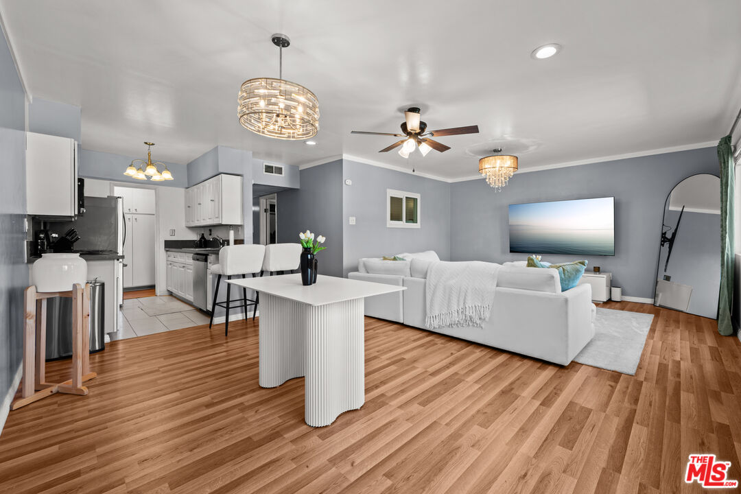 12801 Moorpark St Unit: 308