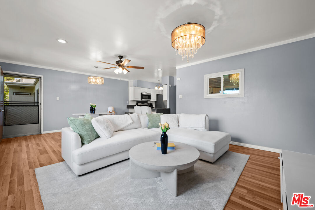 12801 Moorpark St Unit: 308