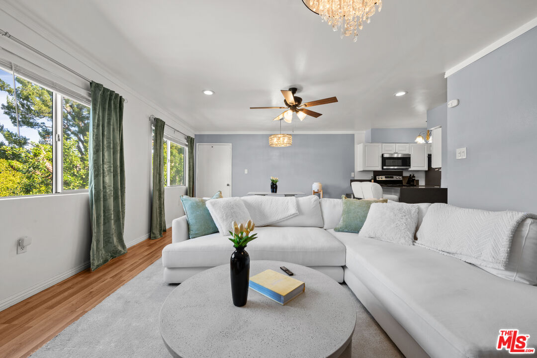 12801 Moorpark St Unit: 308