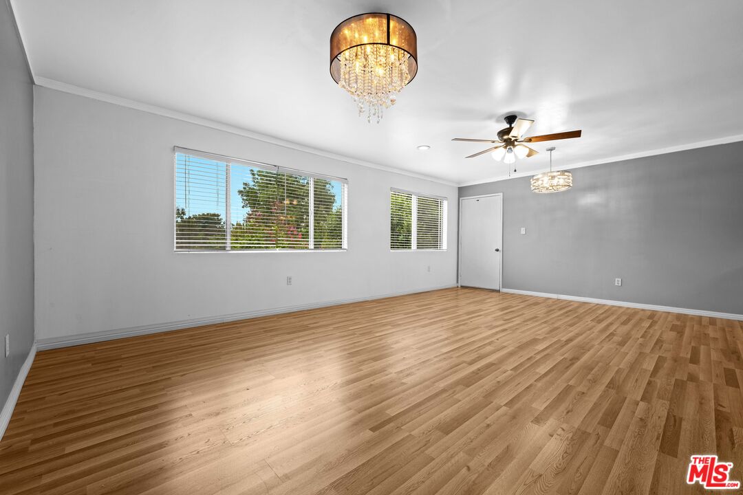 12801 Moorpark St Unit: 308