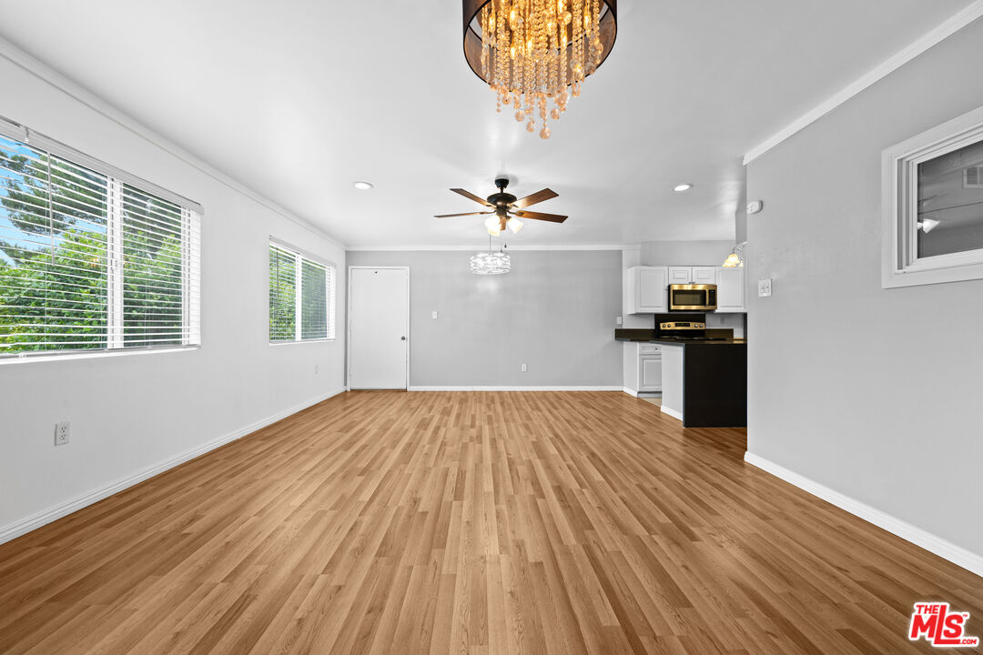 12801 Moorpark St Unit: 308