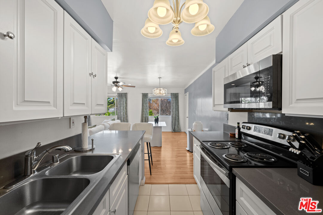12801 Moorpark St Unit: 308