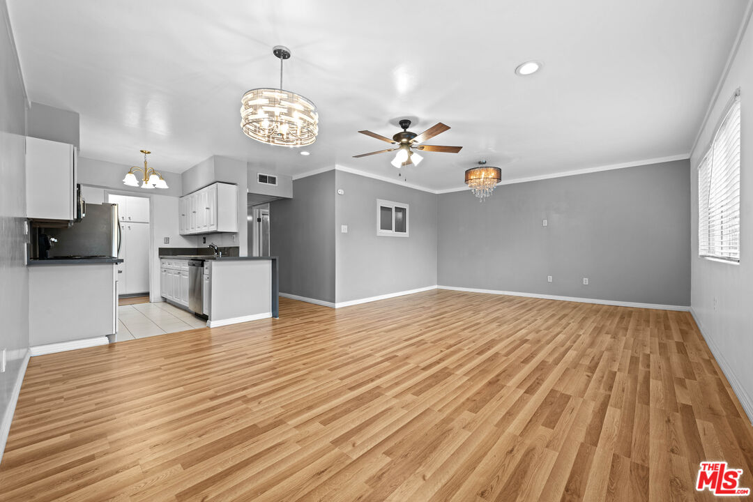 12801 Moorpark St Unit: 308