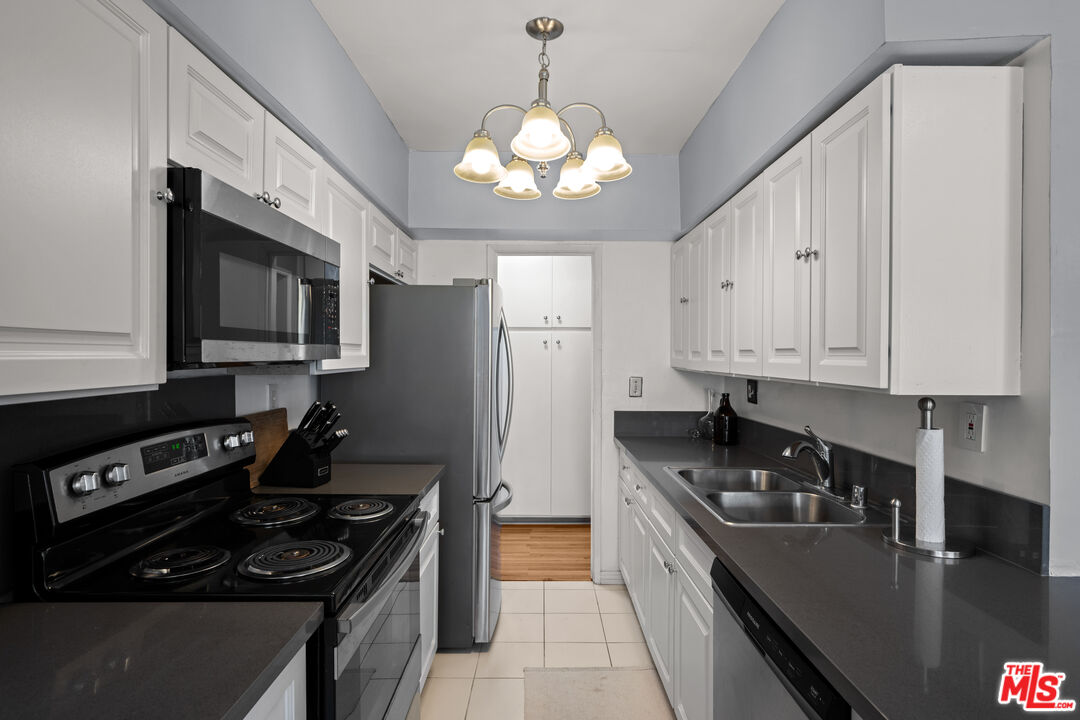 12801 Moorpark St Unit: 308