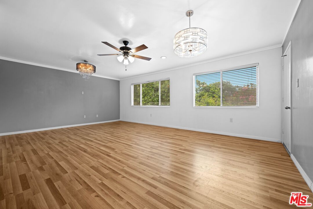 12801 Moorpark St Unit: 308